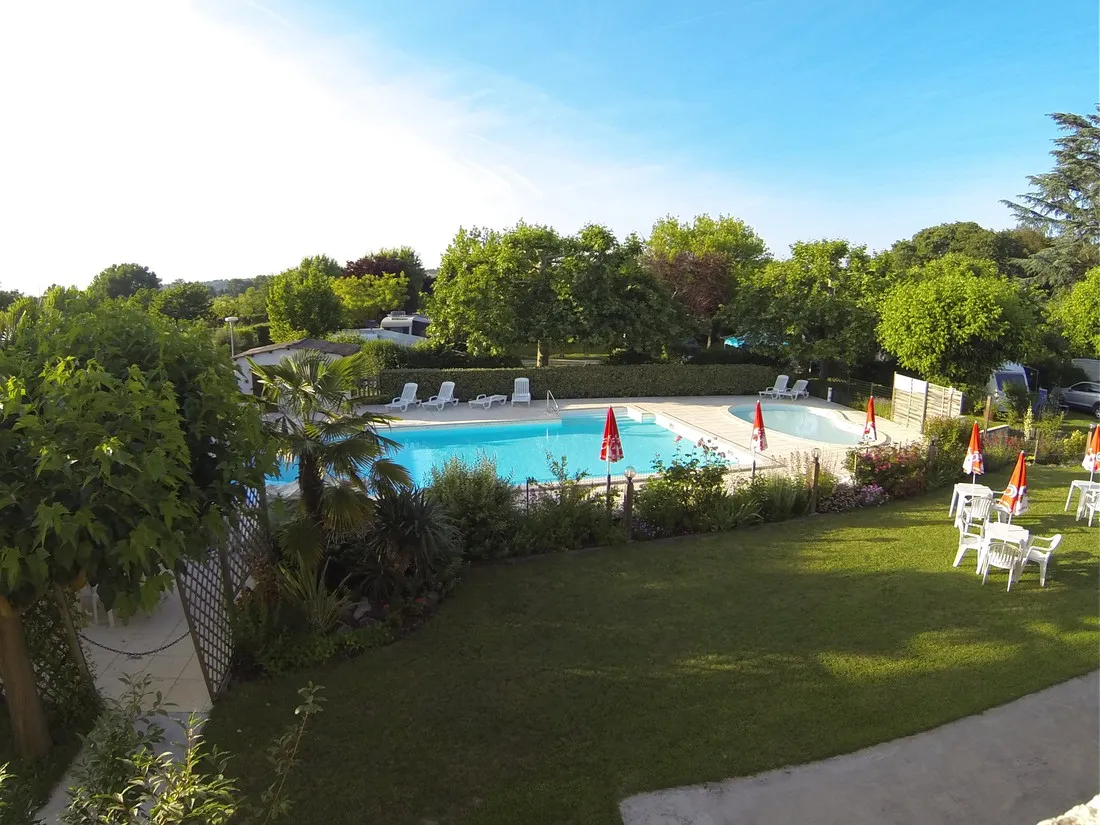 la-riviere-fleurie-st-antoine-de-breuilh-dordogne-g0rn7
