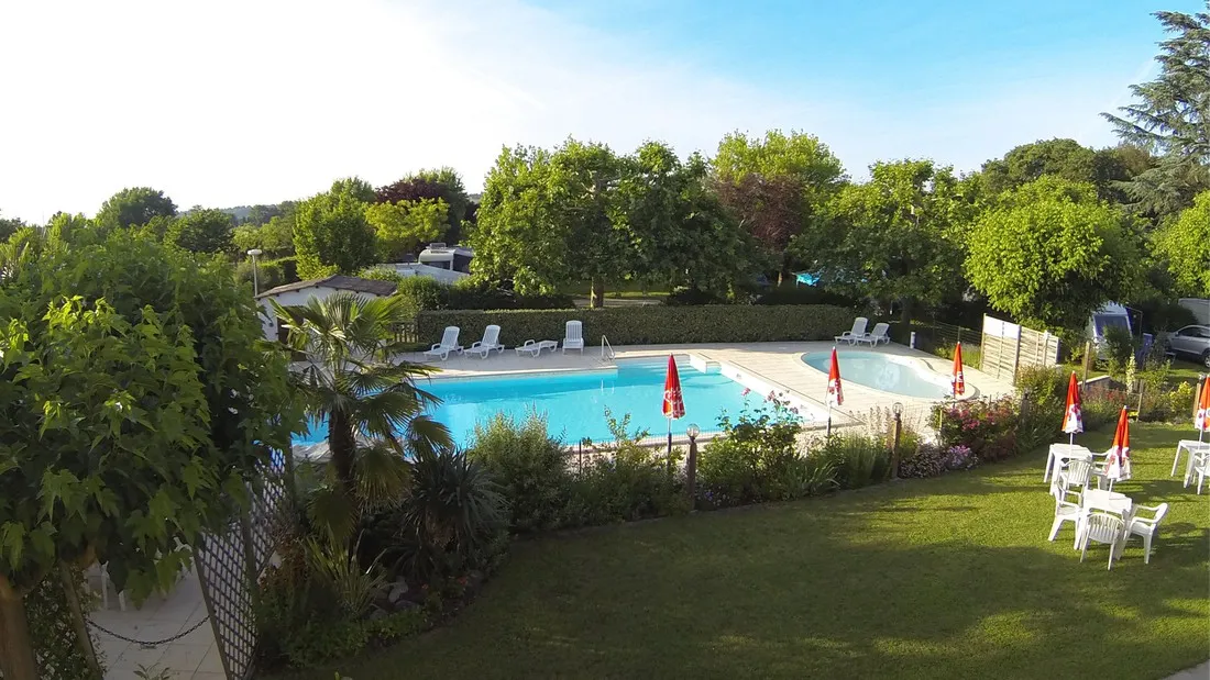 la-riviere-fleurie-st-antoine-de-breuilh-dordogne-zs18c