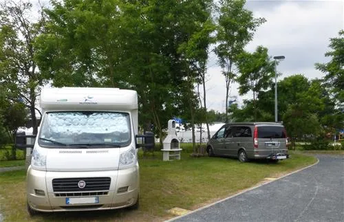 river-camping-prague-prague-troja-jhenf