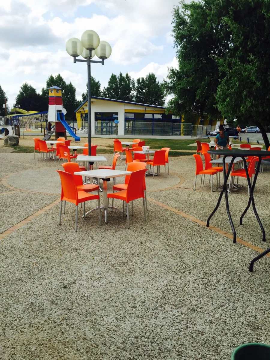 village-camping-club-les-guifettes-luon-rz8ly