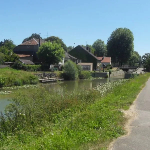 camping-municipal-orchamps-orchamps-lti9z