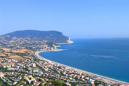 campeggio-numana-blu-numana-t0pze