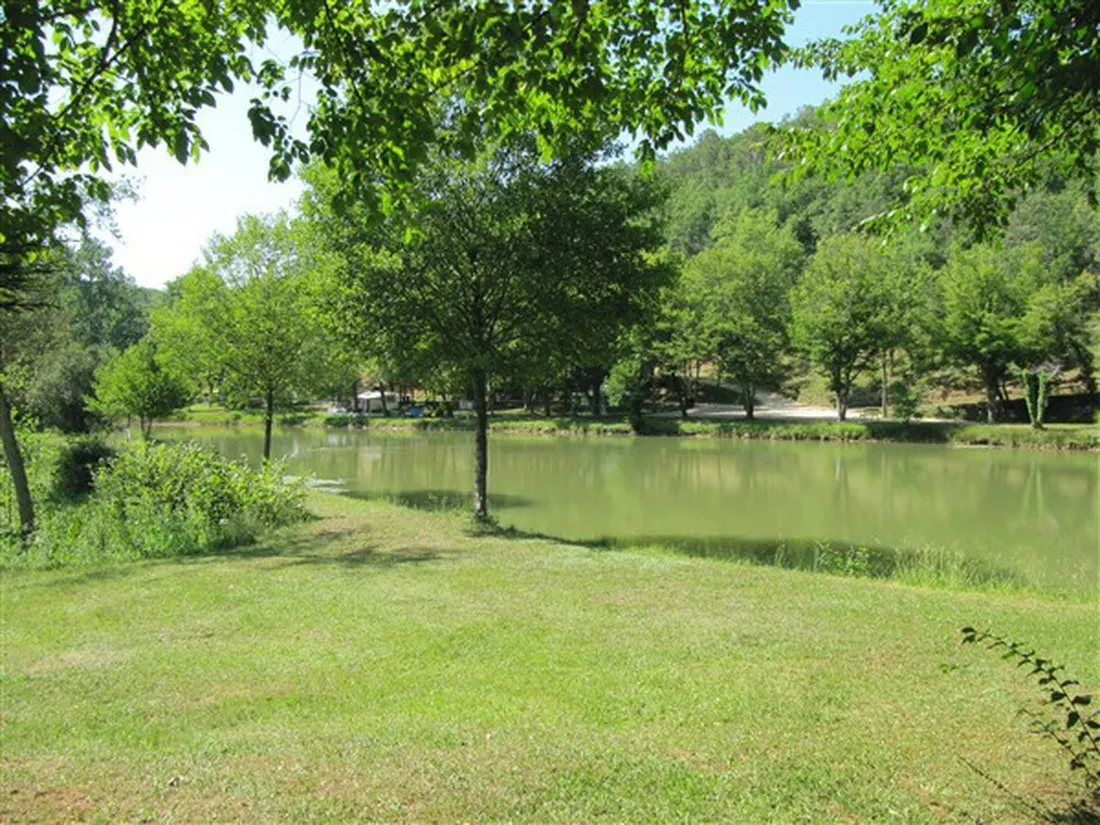 camping-le-roc-de-lavandre-st-felix-de-reillac-et-mortema-oihfo