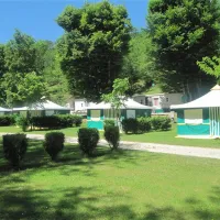 camping-le-roc-de-lavandre-st-felix-de-reillac-et-mortema-u8ass