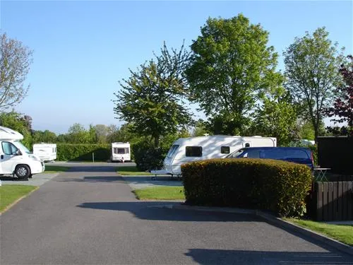 ashridge-farm-caravan-club-site-ashwell-sghvx