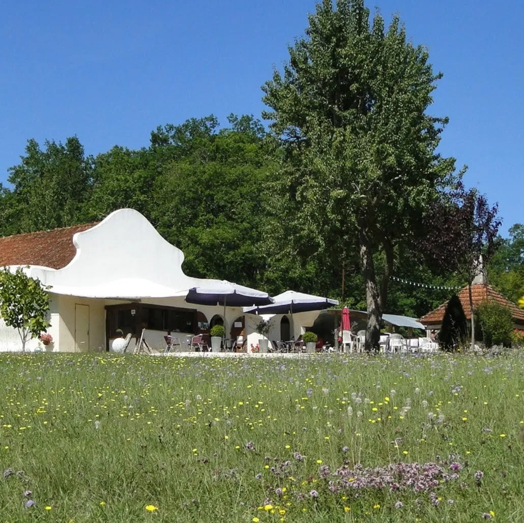 camping-naturiste-les-grands-chenes-lamothe-fnelon-n2hwo