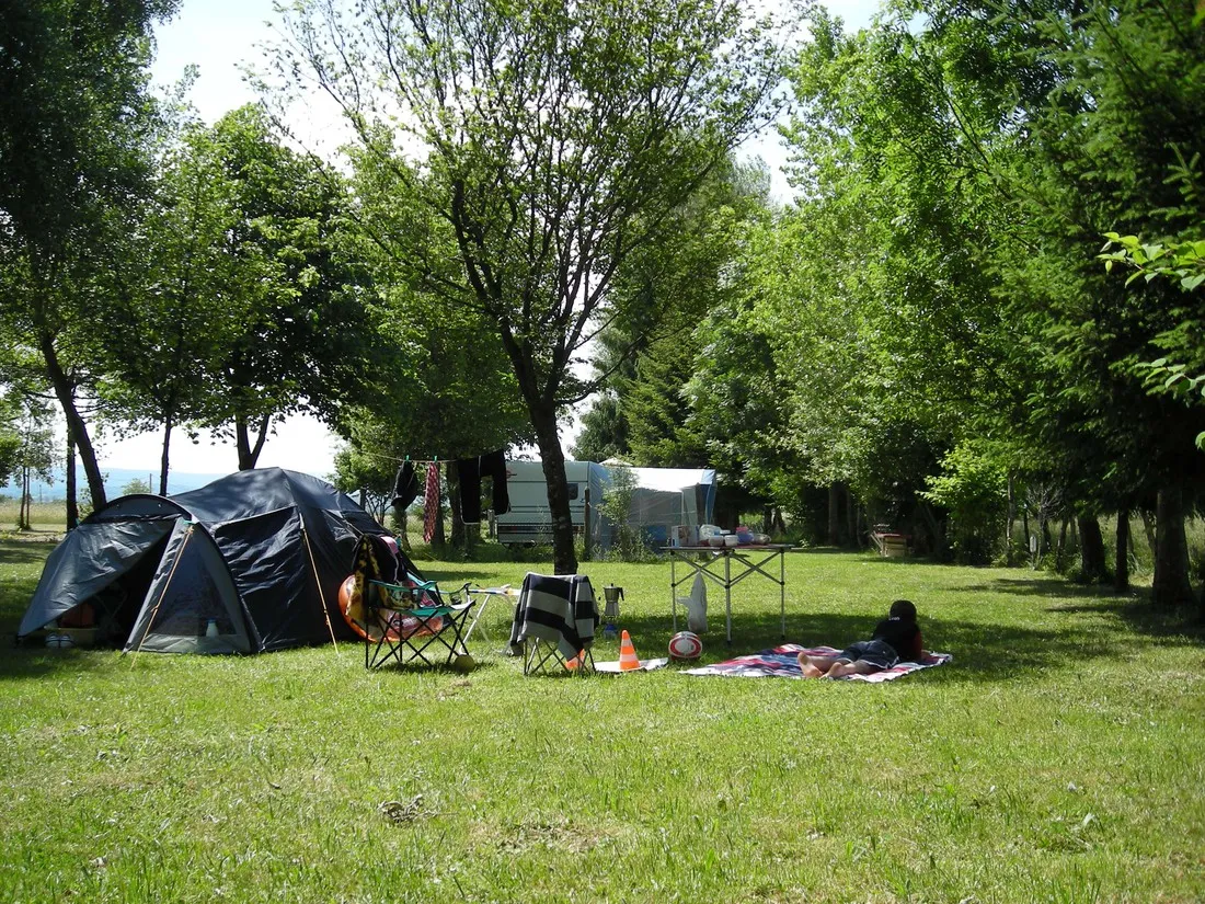camping-les-claies-jura-zeaud