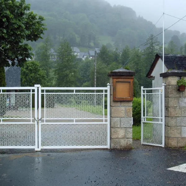 camping-municipal-thiezac-wh2k2