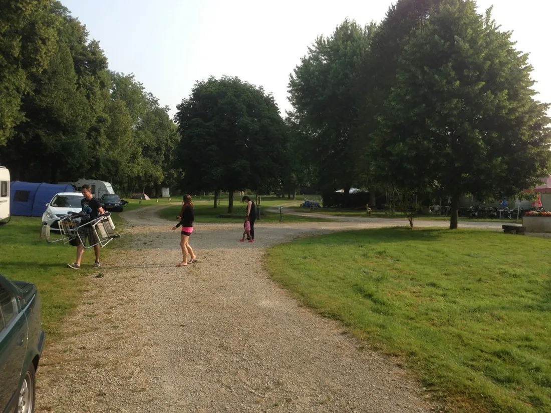camping-lisle-saint-jean-yonne-p9yio