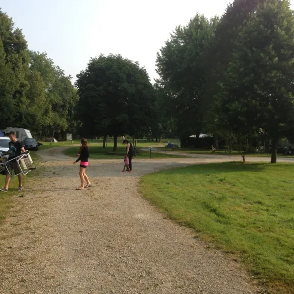 camping-lisle-saint-jean-yonne-p9yio