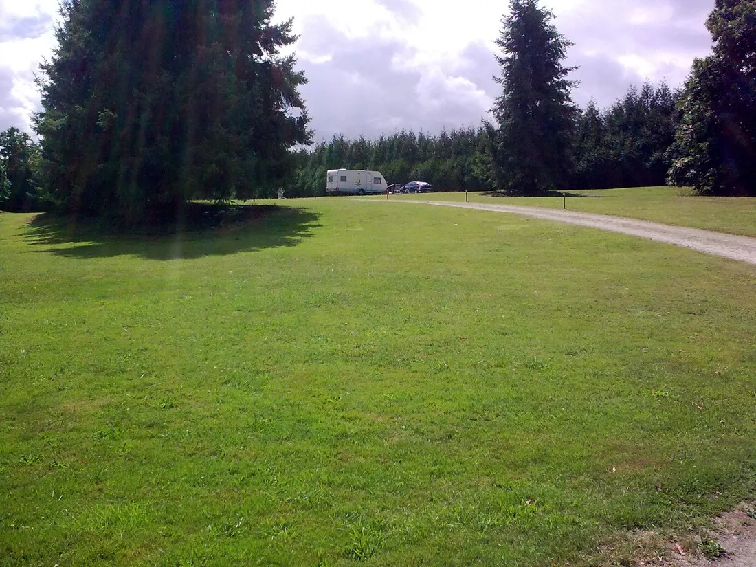 camping-municipal-la-roche-marsac-sur-don-vngou
