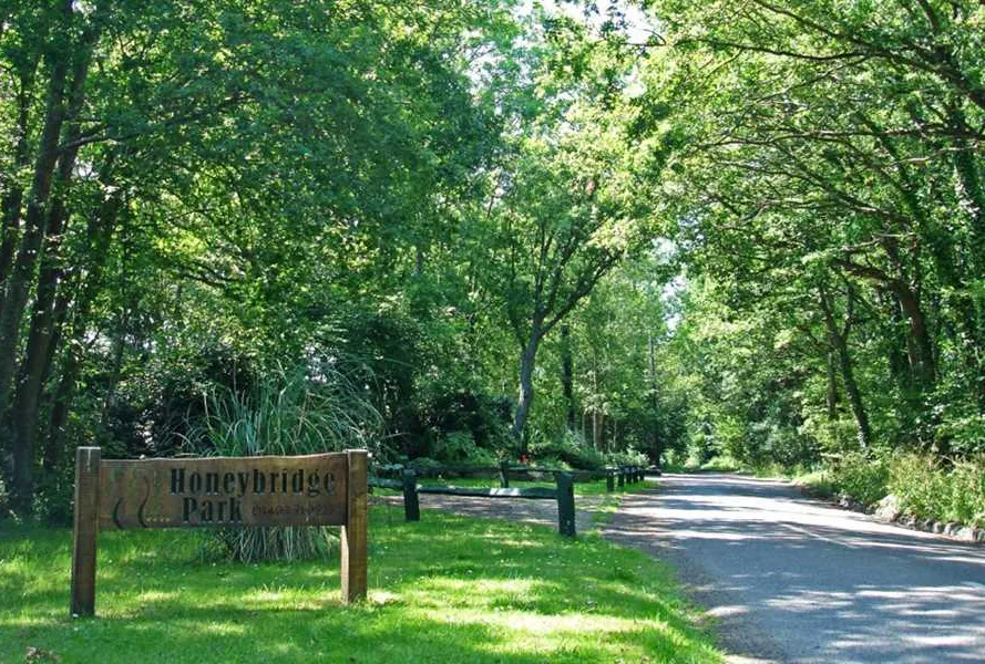 campsite-honeybridge-park-dial-post-m9vy8