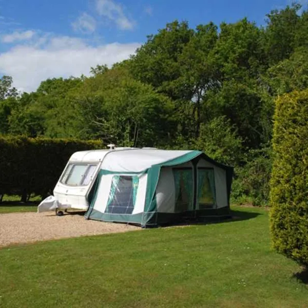 campsite-honeybridge-park-dial-post-o6ecj