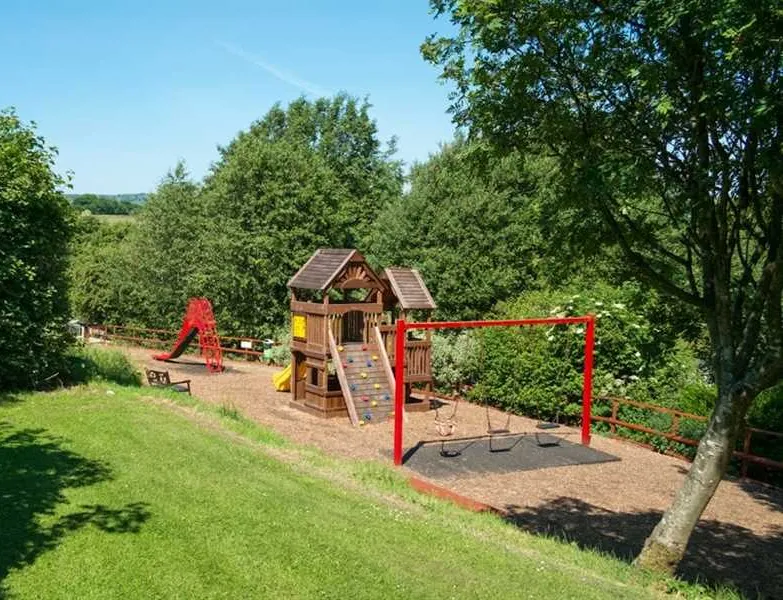 lime-tree-park-buxton-f8lmh