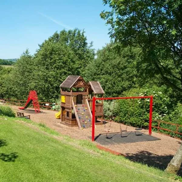 lime-tree-park-buxton-f8lmh