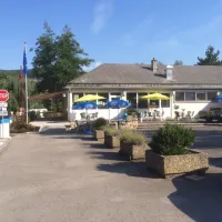 camping-um-wirt-bettendorf-4l090