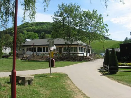 camping-um-wirt-bettendorf-dqgna