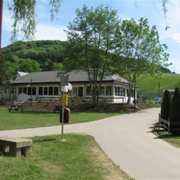 camping-um-wirt-bettendorf-dqgna