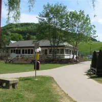 camping-um-wirt-bettendorf-dqgna