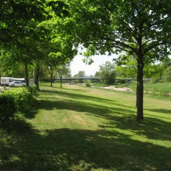 camping-um-wirt-bettendorf-lh0br