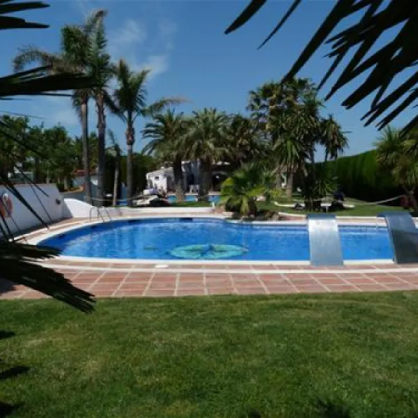 las-palmeras-costa-brava-sant-pere-pescador-itxuo