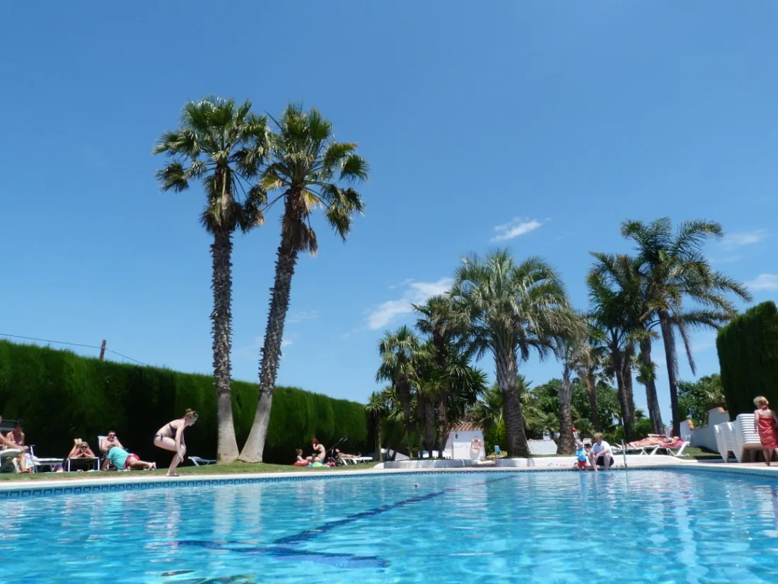 las-palmeras-costa-brava-sant-pere-pescador-jcjzm