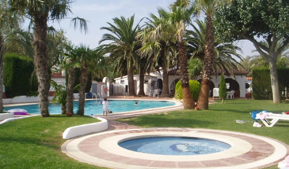 las-palmeras-costa-brava-sant-pere-pescador-mzdxc
