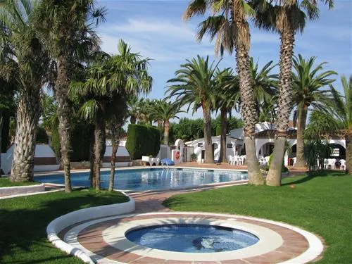 las-palmeras-costa-brava-sant-pere-pescador-nqlju