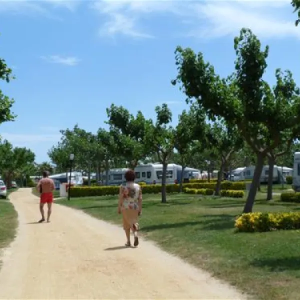 las-palmeras-costa-brava-sant-pere-pescador-w2xus