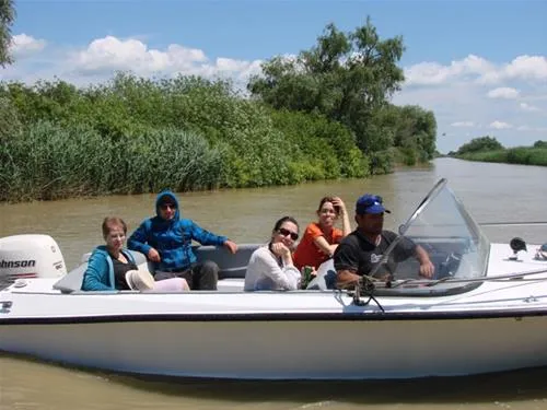 camping-murighioltwo-sturgeons-doi-sturioni-tulcea-murighiol-1cxyx