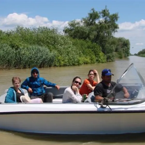 camping-murighioltwo-sturgeons-doi-sturioni-tulcea-murighiol-1cxyx