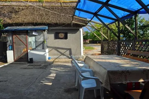 camping-murighioltwo-sturgeons-doi-sturioni-tulcea-murighiol-v9uah
