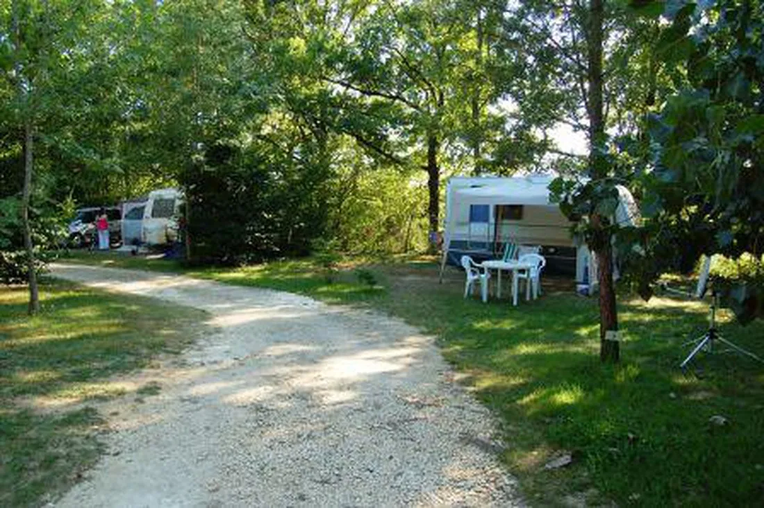 camping-de-bergougne-villeral-ycede