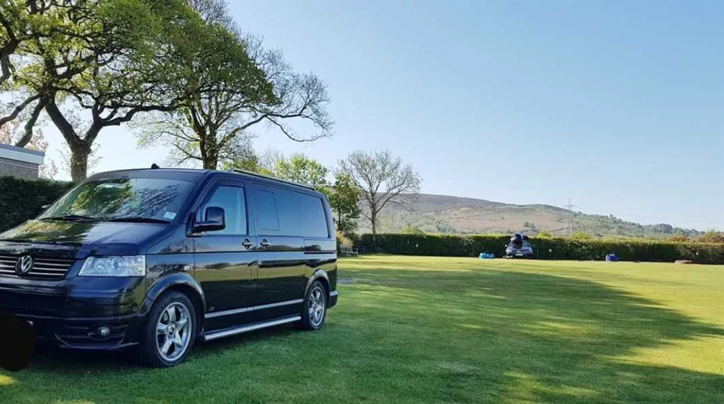llys-derwen-caravan-campsite-caernarfon-gwynedd-afzql