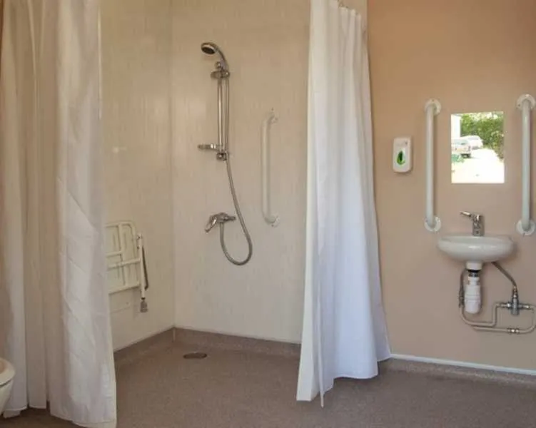 llys-derwen-caravan-campsite-caernarfon-gwynedd-kzaxz