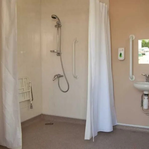 llys-derwen-caravan-campsite-caernarfon-gwynedd-kzaxz