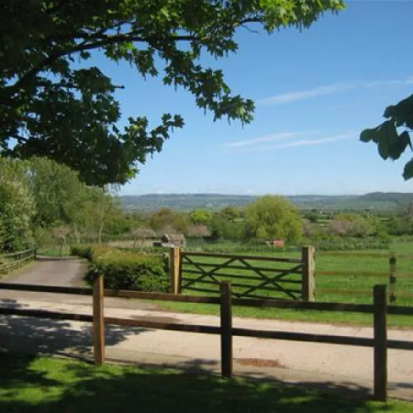 the-old-oaks-touring-park-glastonbury-go4ks