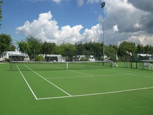 campeggio-piani-di-clodia-lazise-sul-garda-qofyi