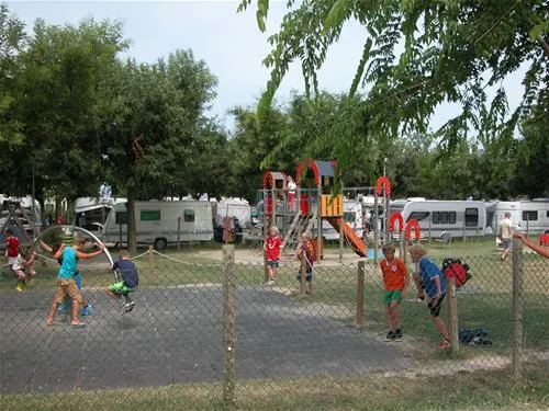 campeggio-piani-di-clodia-lazise-sul-garda-sqjjb