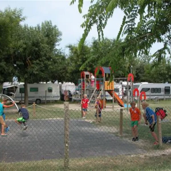 campeggio-piani-di-clodia-lazise-sul-garda-sqjjb