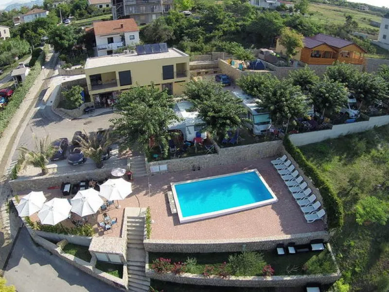 odmoree-camping--hostel-razanac-whes1
