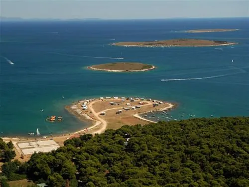 camping-stupice-premantura-gumqk