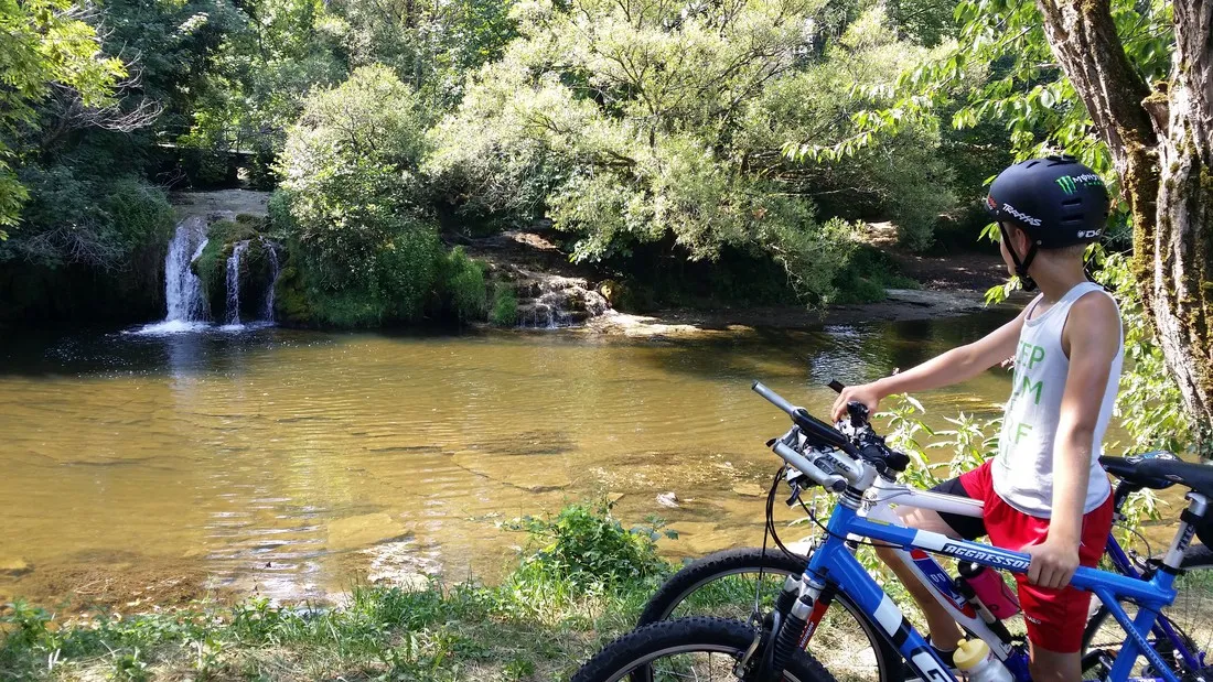 camping-les-tourterelles-tourtoirac-vibwz