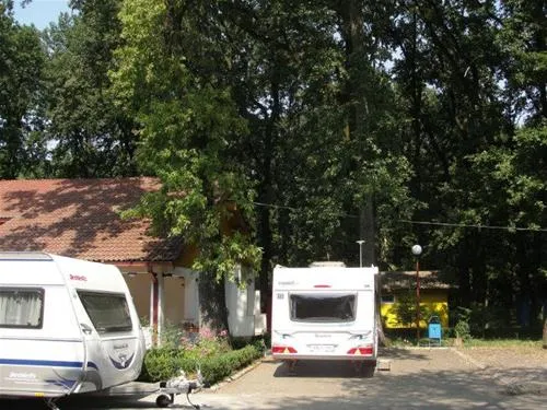 camping-casa-alba-bukarest-uvrxr