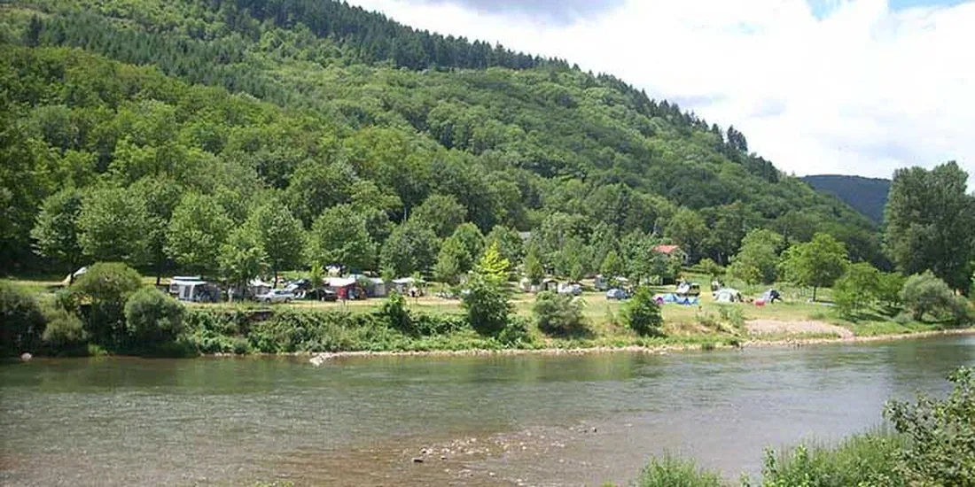 camping-le-batut-st-izaire-1umbr