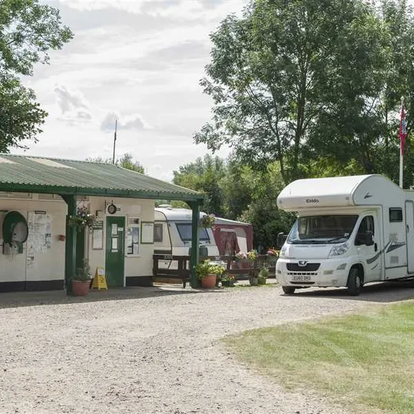 camping-and-caravanning-club-site-norwich-norwich-adgpx