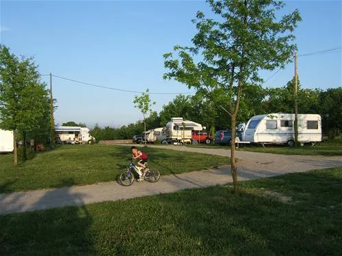 camping-sole-langhe-barolo-6v4xt