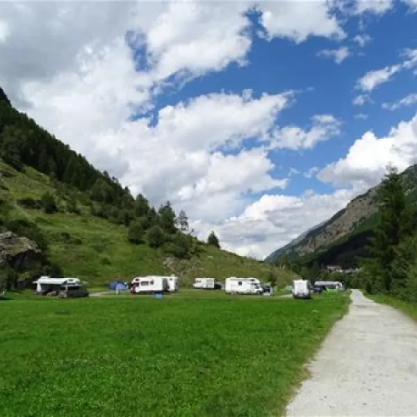 camping-alphubel-tsch-xtjh3
