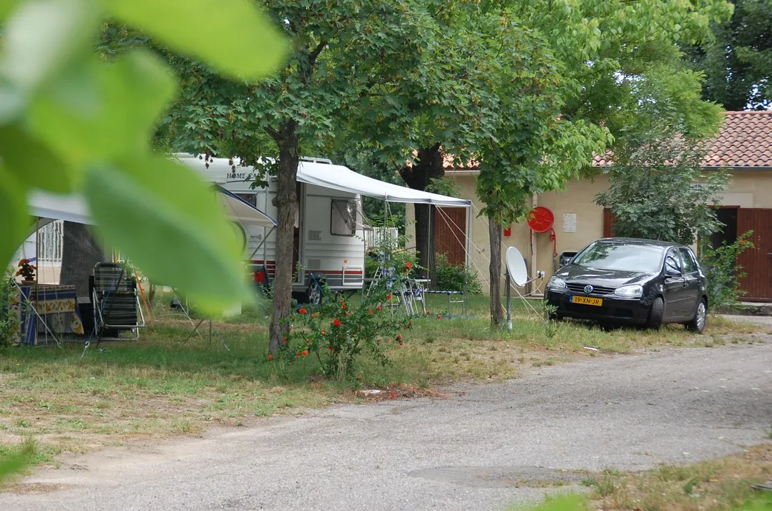 camping-municipal-le-garanel-sommieres-3xauz