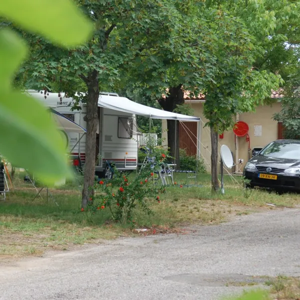camping-municipal-le-garanel-sommieres-3xauz